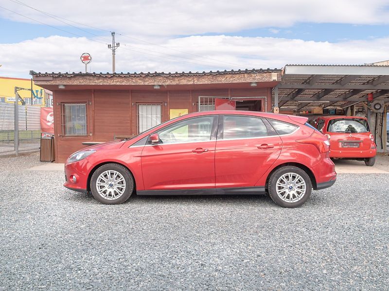 Ford Focus (2012) 1.6i 16V 110KW – VÝBAVA! - fotka 8 z 46