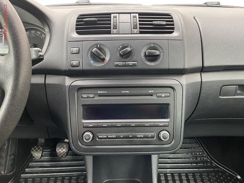 Škoda Fabia (2011) 1.2 TSI, ČR, Ambiente, AC - fotka 12 z 15