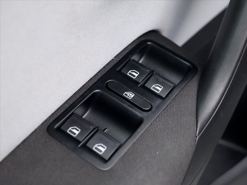 Volkswagen Polo 1,4 i 63kW Cross AutoKlima - fotka 14 z 34