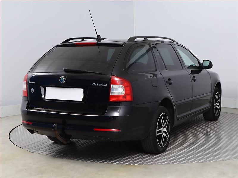 Škoda Octavia (2010) 1.6 TDI, Xenony, Tempomat - fotka 5 z 15