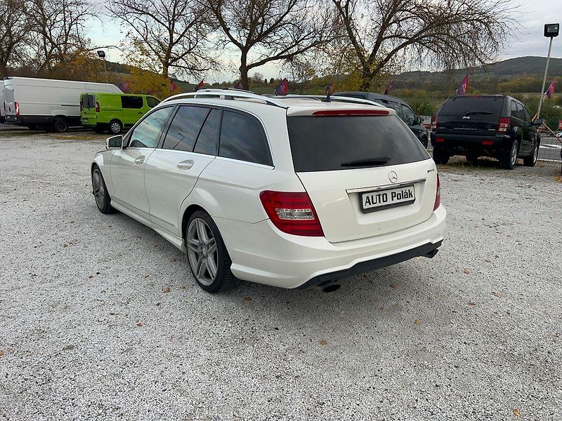 Mercedes-Benz Třídy C AMG LINE 3.0 CDI 4MATIC - fotka 12 z 15