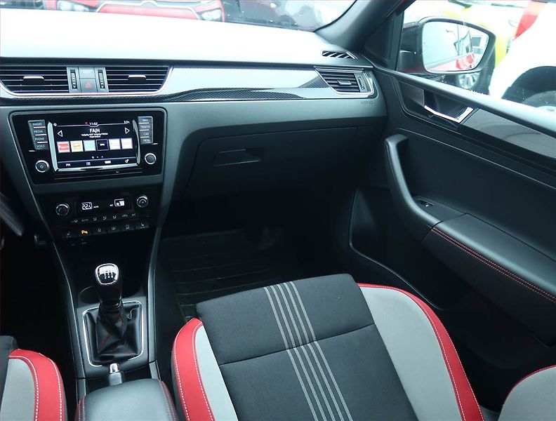 Škoda Rapid (2017) 1.0 TSI, Serv.kniha, Kůže - fotka 8 z 16