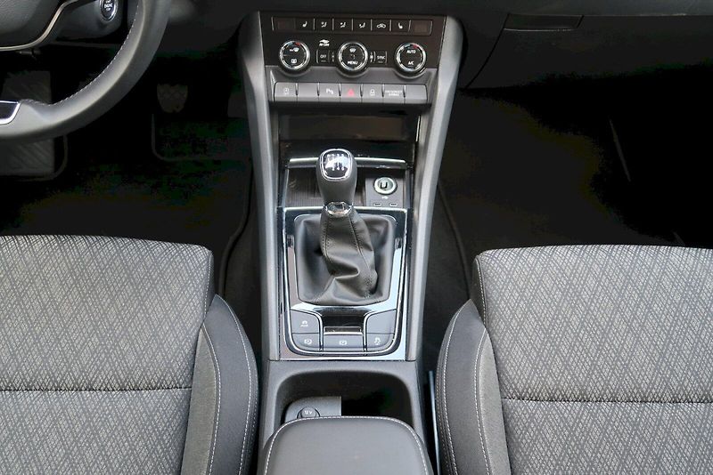Škoda Karoq (2025) Top Selection 1.5 TSI 110 kW - fotka 26 z 28