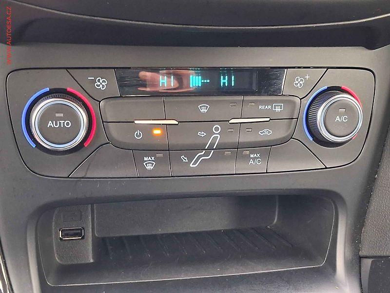 Ford Focus (2017) 1.5.EB, 1.maj,ČR, Titanium - fotka 13 z 18