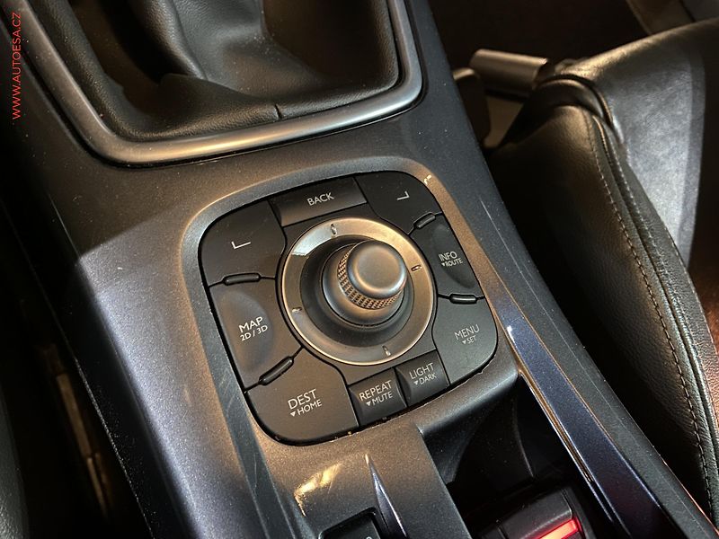 Renault Laguna (2010) 2.0 dCi 4Control, Xenon, AC - fotka 14 z 17