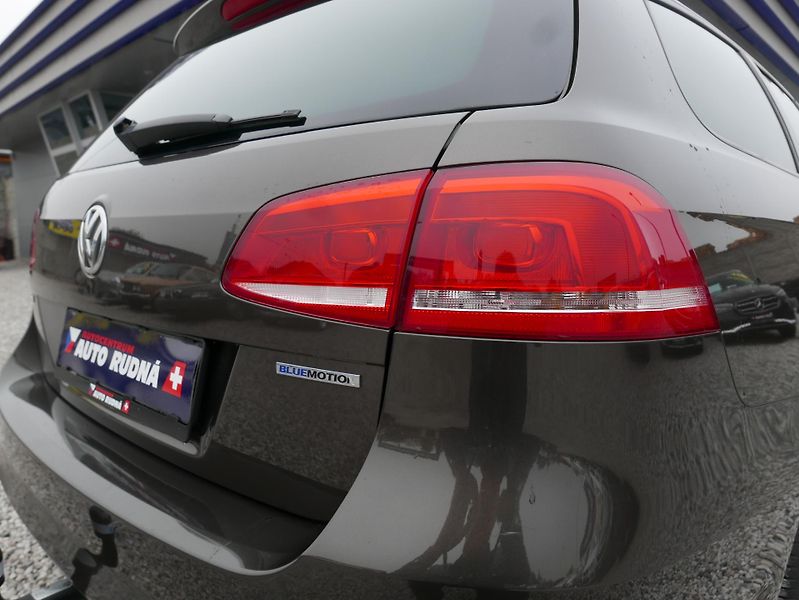 Volkswagen Passat 1,6 TDI 77kW Kombi - fotka 11 z 38