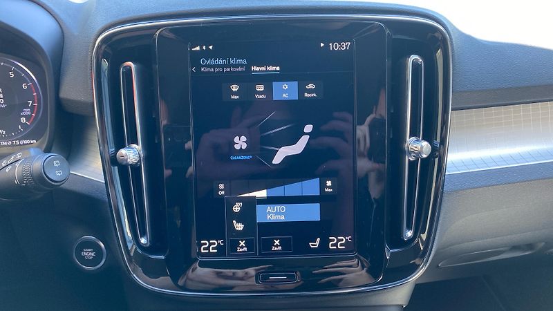Volvo XC40 MOMENTUM, T3 FWD, 120 kW / 163 - fotka 19 z 27