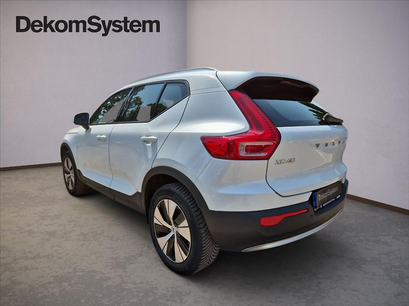 Volvo XC40 2,0 B3 Core - fotka 4 z 18