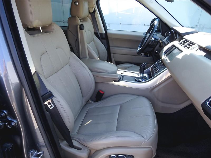 Land Rover Range Rover Sport 4,4 HSE SDV8 1. MAJITEL ČR - fotka 29 z 36