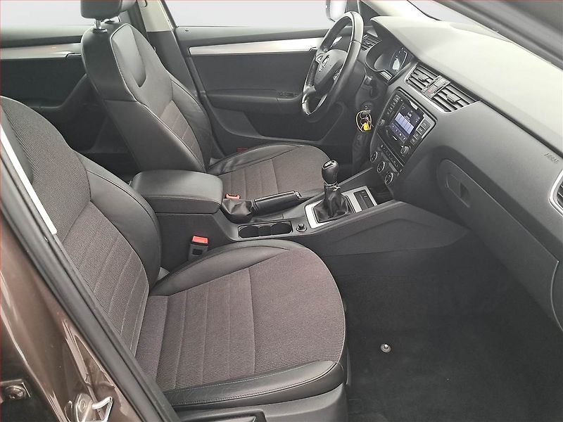 Škoda Octavia (2014) 1.6 TDI, Tempomat - fotka 9 z 18