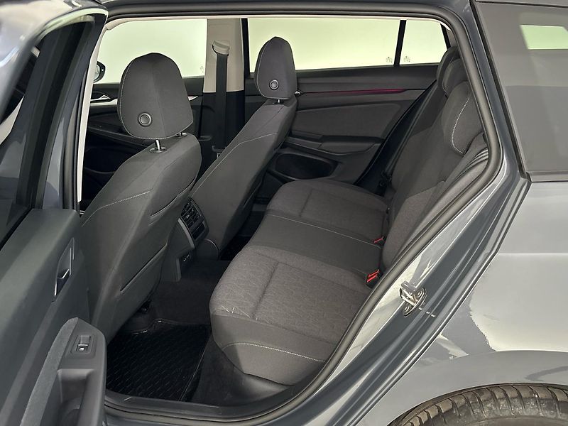 Volkswagen Golf Life DSG - fotka 8 z 29
