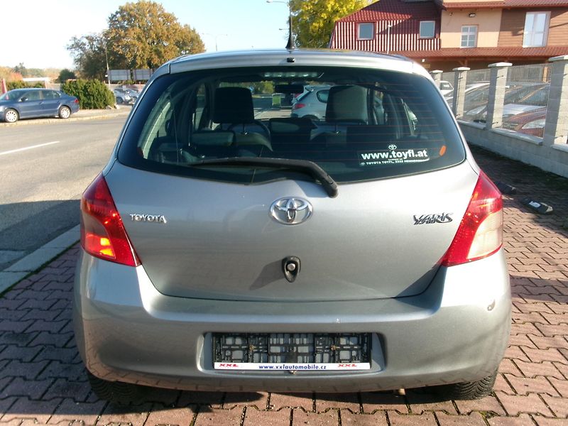 Toyota Yaris 1,0i KLIMA - fotka 6 z 22