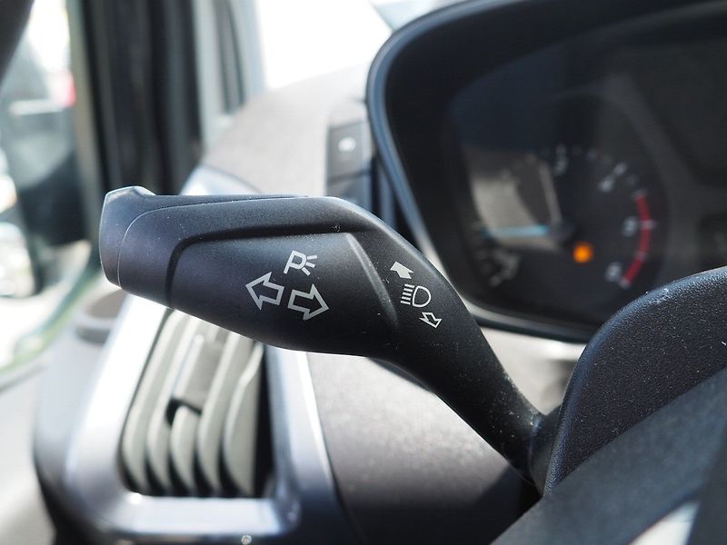 Ford Tourneo Custom (2017) 2.0 TDCi, 125 kW, 9 míst, ČR - fotka 27 z 38