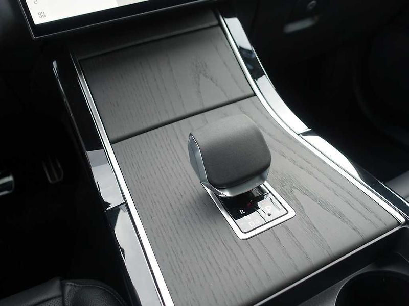 Land Rover Range Rover Velar 3,0 Dynamic SE D300 4x4 aut. - fotka 29 z 38