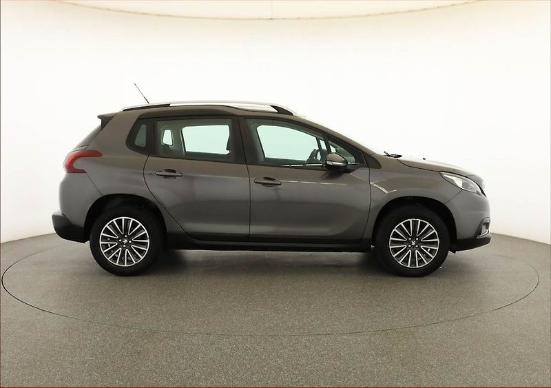 Peugeot 2008 (2019) 1.2 PureTech, ČR,1.maj - fotka 6 z 16