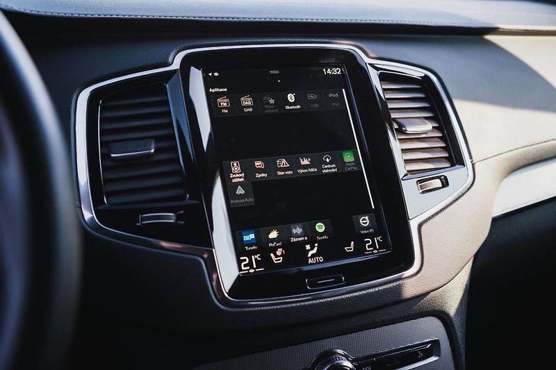Volvo XC90 (2022) B5 AWD - fotka 22 z 28