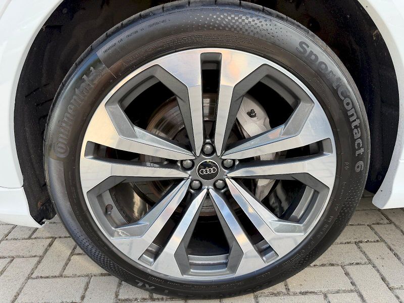Audi Q8 (2023) 50 TDI 210kW Quattro S-LINE - fotka 35 z 35