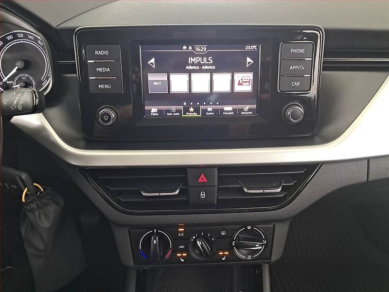 Škoda Scala (2021) 1.0 TSI, Tempomat - fotka 12 z 16
