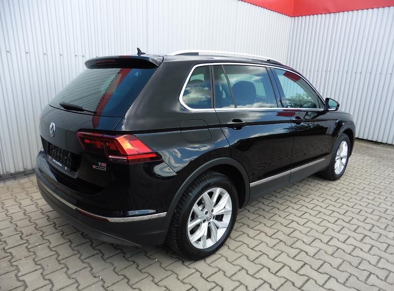 Volkswagen Tiguan 1.4 TSi Highline 4Motion Navi - fotka 4 z 16