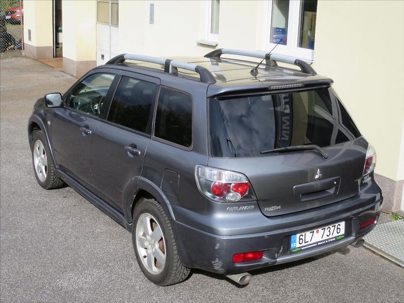 Mitsubishi Outlander 2,0  Turbo - fotka 3 z 24