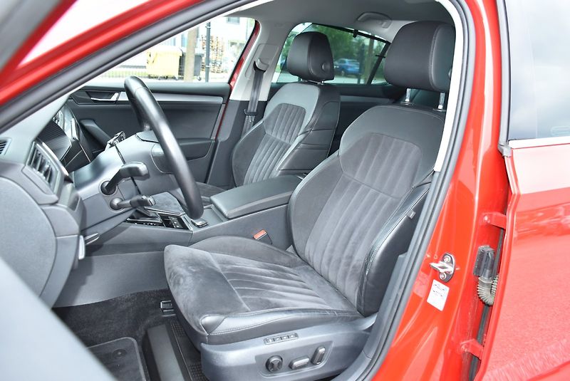 Škoda Superb (2019) Style Plus 2.0 TDI 140kW DSG - fotka 22 z 34