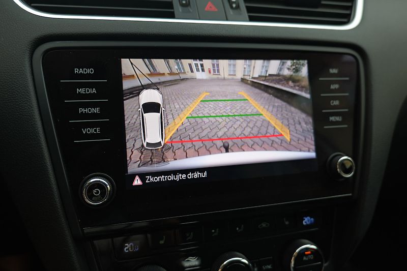 Škoda Octavia 2.0 TDI DSG Kamera Style+ - fotka 27 z 35
