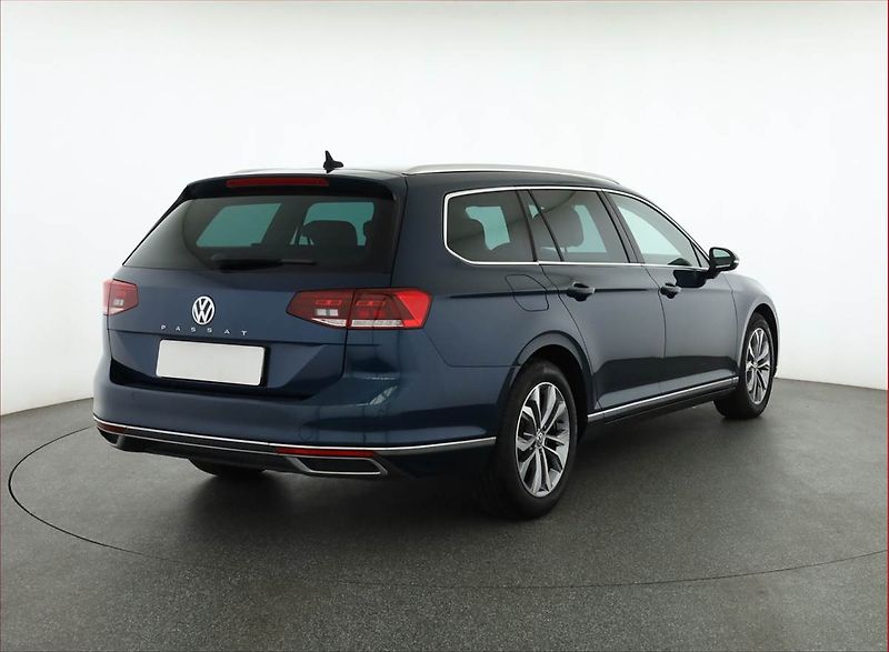 Volkswagen Passat (2020) Elegance 2.0 TDI, Automat - fotka 5 z 19