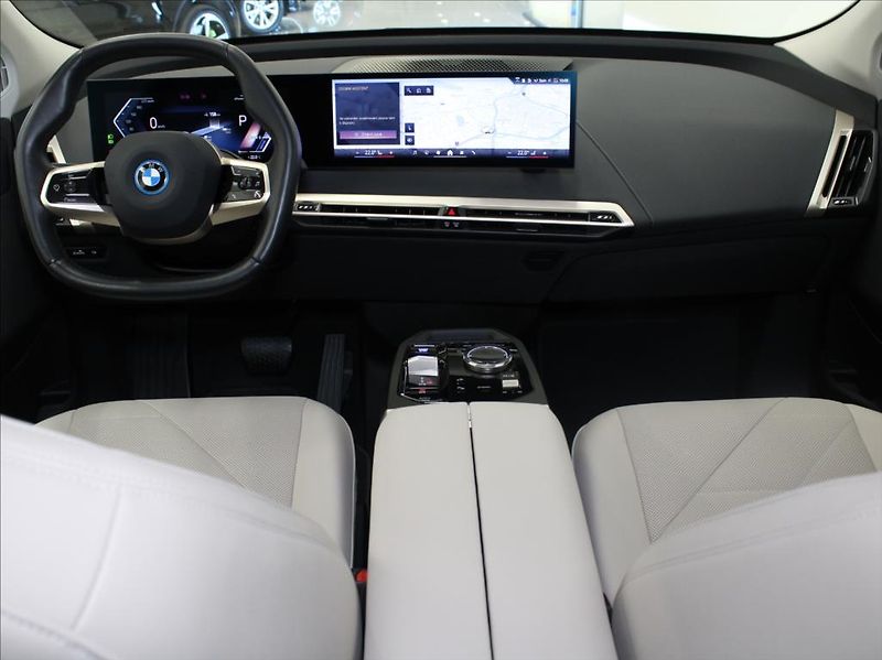 BMW iX 0,1 xDrive50 H/K 1.maj.ČR - fotka 8 z 32