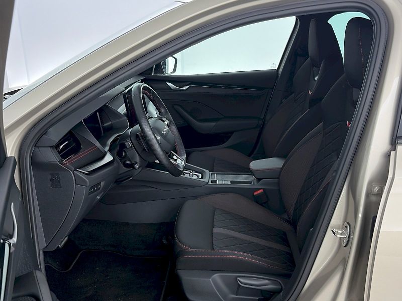 Škoda Octavia (2025) DSG 2.0TSI 195kW RS - fotka 7 z 33