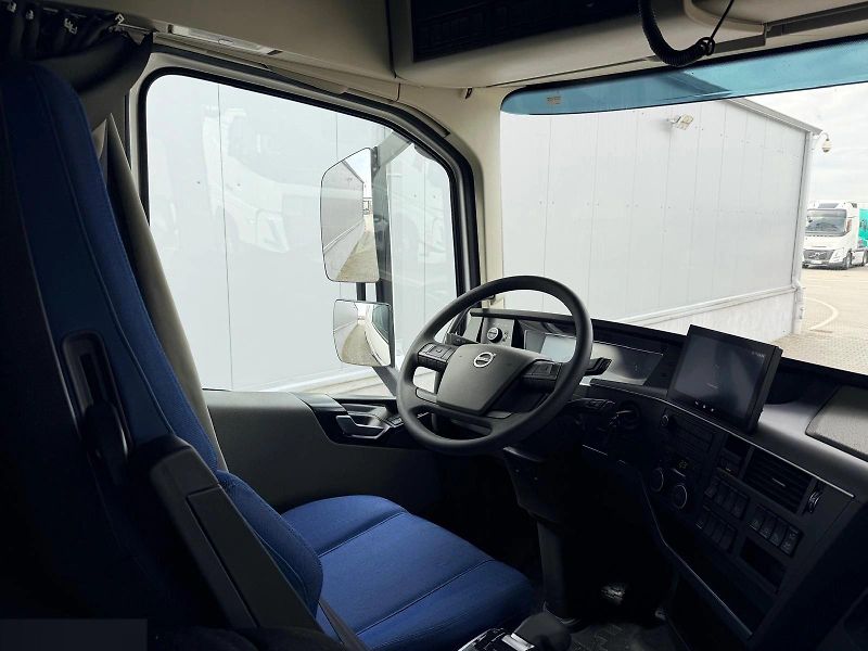 Volvo FH (2024) 500 6x2 tahač 70t EURO 6 - fotka 8 z 13