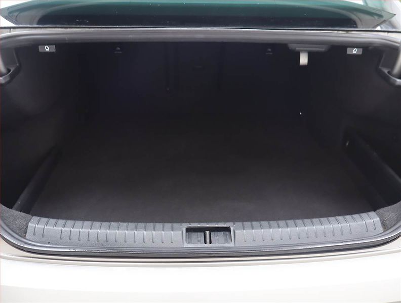Volkswagen Passat (2015) 1.8 TSI, Automat, Serv.kniha - fotka 14 z 24
