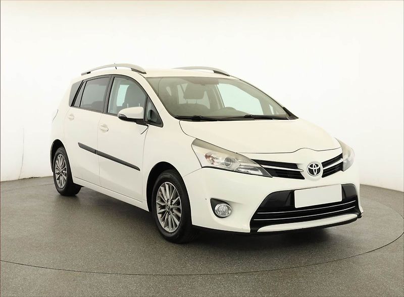 Toyota Verso (2015) 1.8 Valvematic, Serv.kniha - fotka 1 z 16