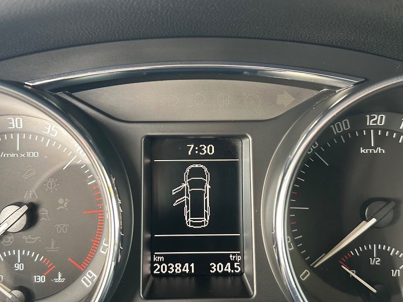 Škoda Superb (2010) 2.0TDi NAVI, XENON,KŮŽE,100%KM - fotka 10 z 15