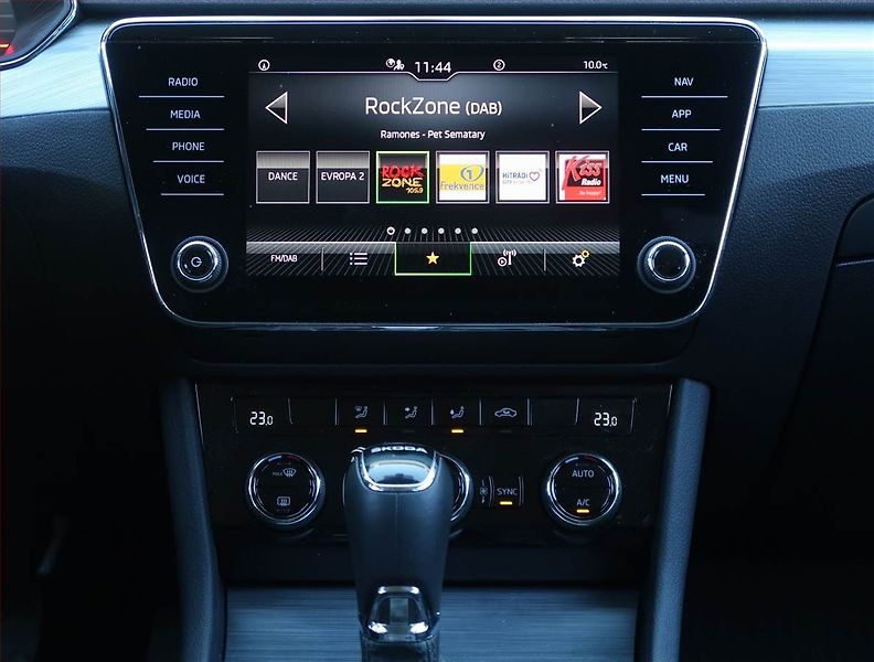 Škoda Superb (2023) Ambition 2.0 TDI - fotka 12 z 16