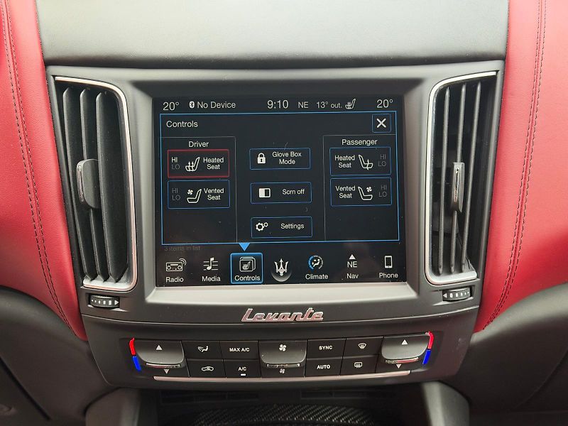 Maserati Levante SQ4-316KW-4x4-H&K-R21-ČR - fotka 21 z 34