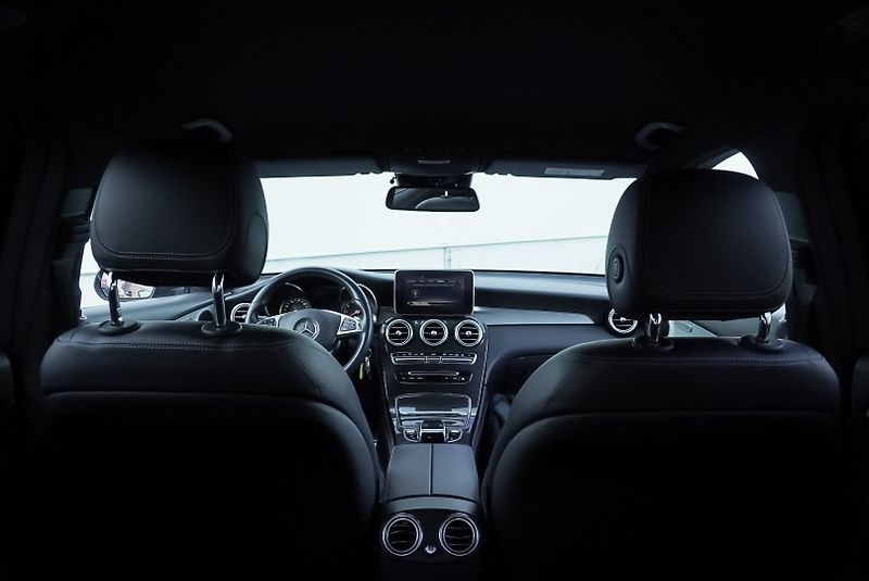 Mercedes-Benz GLC (2019) 300 4MATIC AMG - fotka 17 z 32