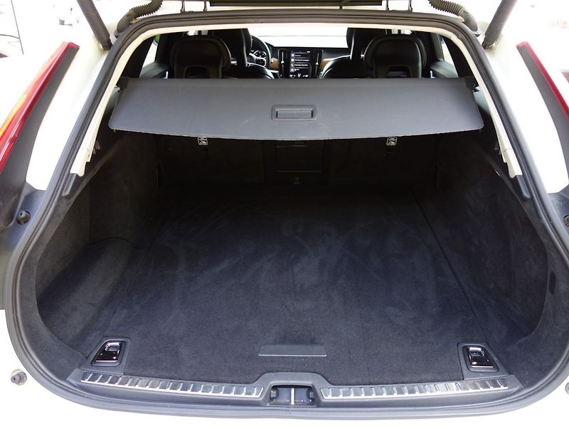 Volvo V90 (2017) 2.0D4 140kW INSCRIPTION -1.MAJ - fotka 35 z 47