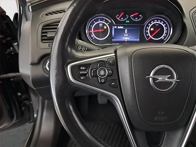 Opel Insignia (2015) 2.0 CDTI, Navi, Tempomat - fotka 18 z 23