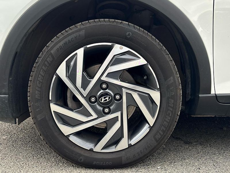 Hyundai Bayon (2024) 1.0 T-GDI Smart - fotka 8 z 23