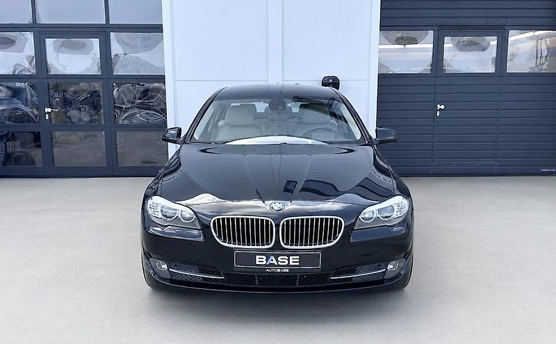 BMW Řada 5 530d Head-Up, Hi-Fi - fotka 2 z 21