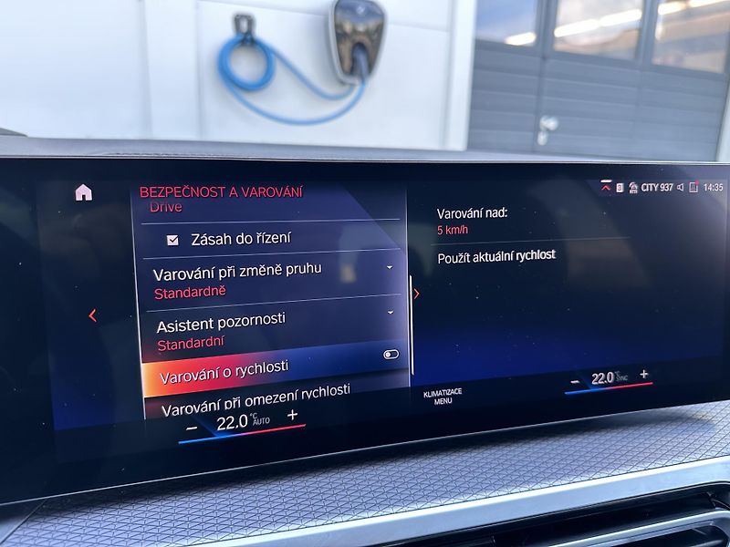 BMW Řada 3 330i M-Sport - fotka 23 z 31