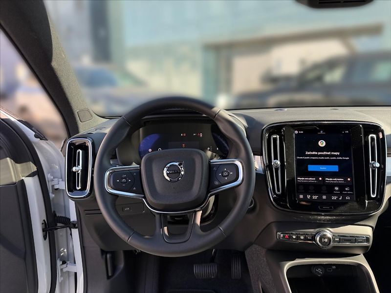 Volvo XC40 (2026) 2,0 B3 Core 8273 - fotka 8 z 14