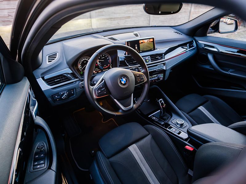 BMW X2 sDrive18i Advantage,ShadowLine - fotka 17 z 31