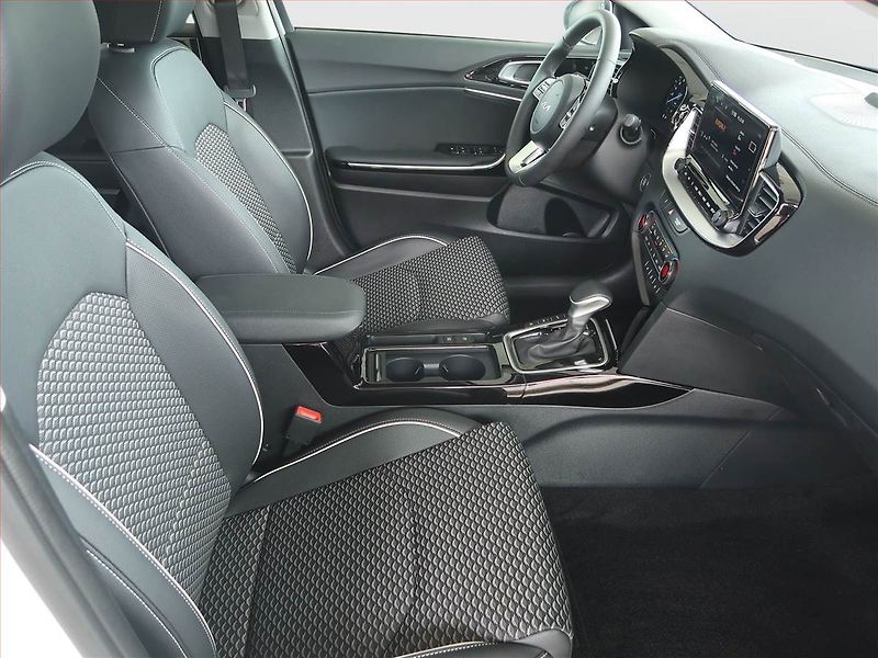 Kia XCeed (2025) Plug-in-Hybrid, ACC, DPH - fotka 9 z 17