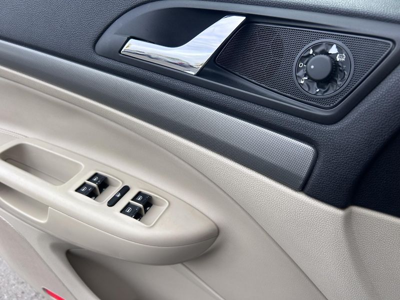 Škoda Octavia 2.0 TDI Elegance - fotka 18 z 34