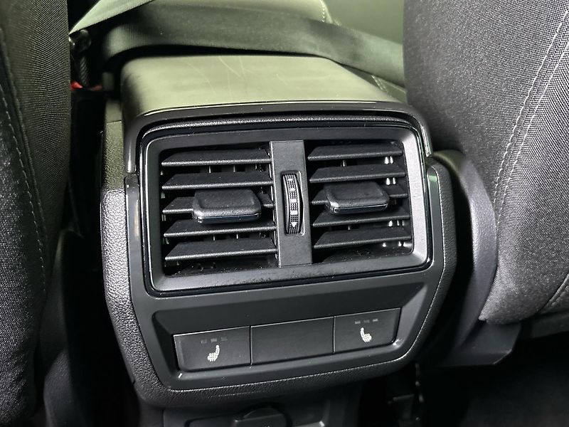 Škoda Karoq Sportline DSG - fotka 22 z 28