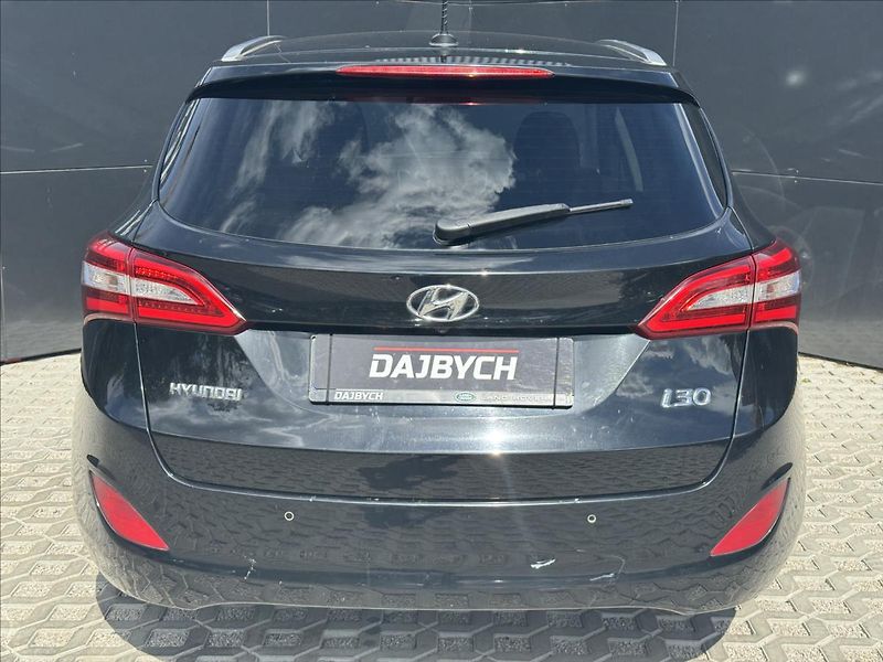 Hyundai i30 1,6 CRDI Premium AT ČR - fotka 8 z 28