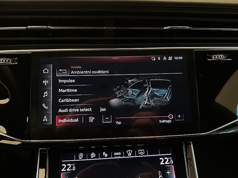 Audi Q8 (2021) S-Line 55 TFSI Quattro 250 kW  - fotka 28 z 33