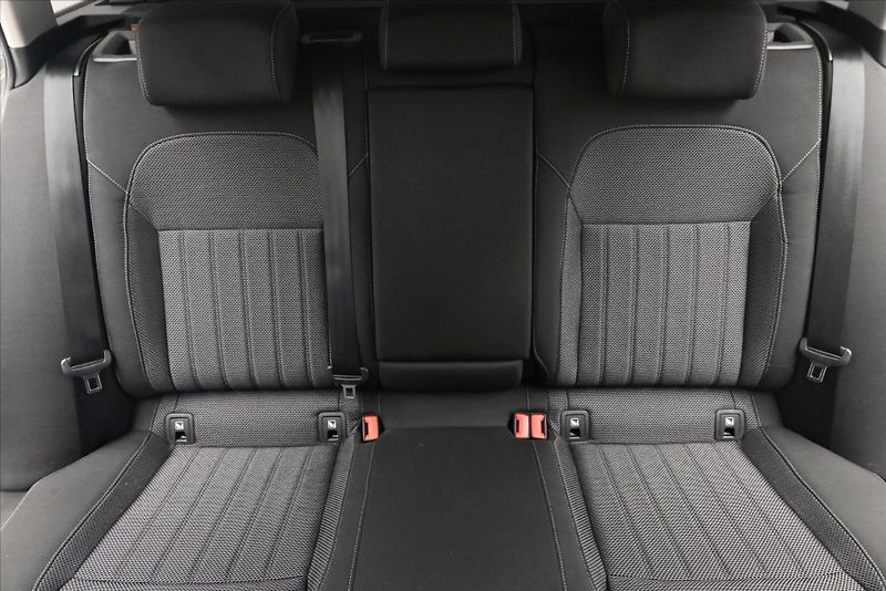 Škoda Superb 2,0 TDI 110 kW DSG Style Záruk - fotka 28 z 32