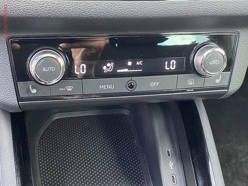 Škoda Kamiq (2020) 1.0 TSi, Drive, panor - fotka 14 z 18